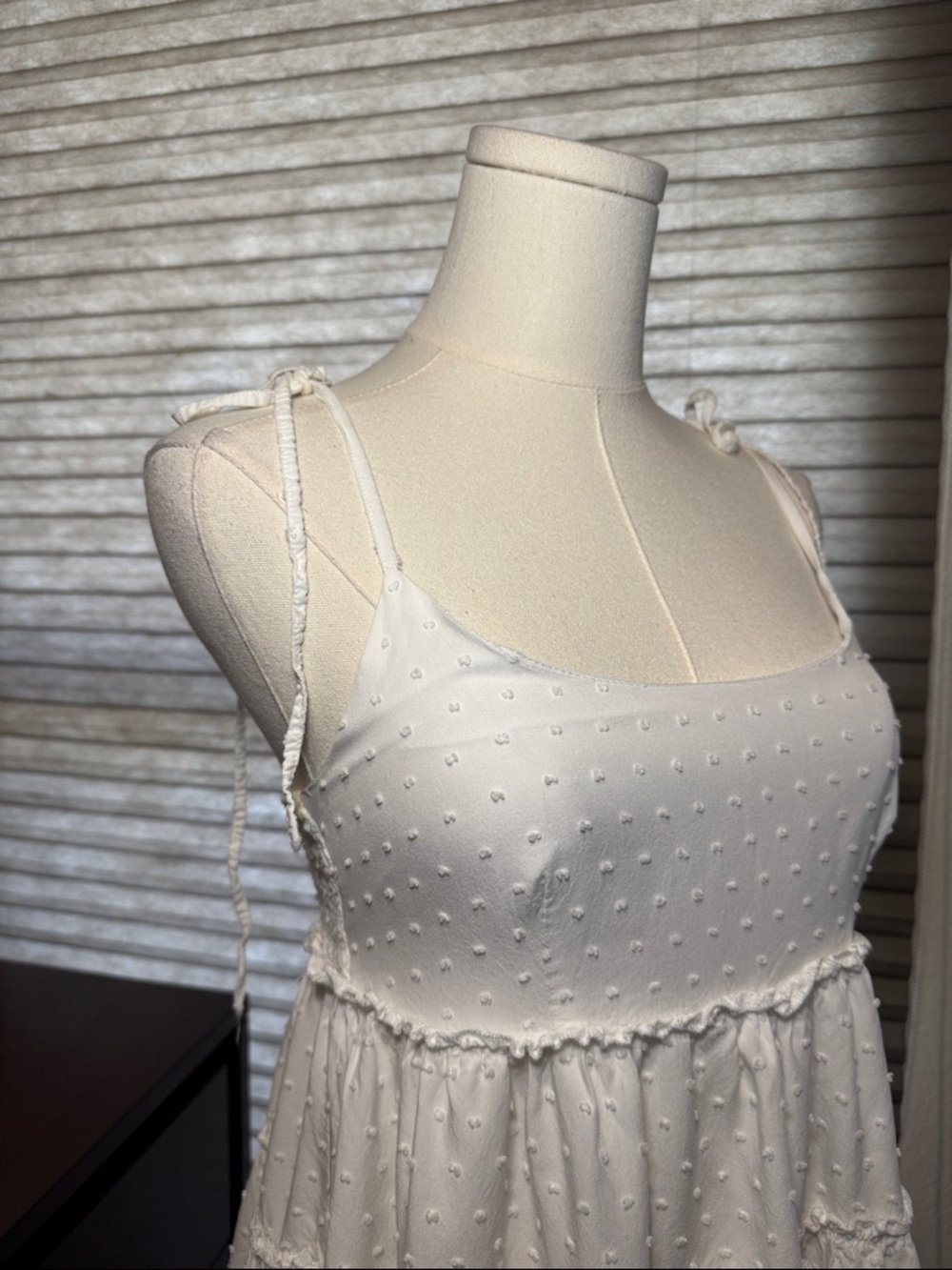 Women’s White Swiss Dot Tie-Strap Flowy Sundress. Size Small - Picture 5 of 9